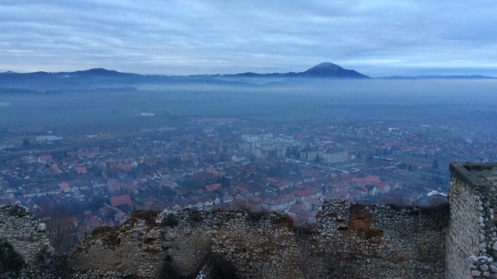 Panoramic view of Râșnov and the surrounding mountains from Râșnov Fortress